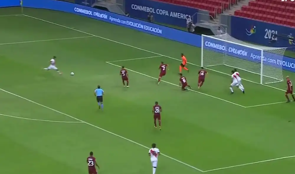 Yotún quiso sorpredender al portero venezolano con un potente remate. Foto: captura de video/DirecTV Sports