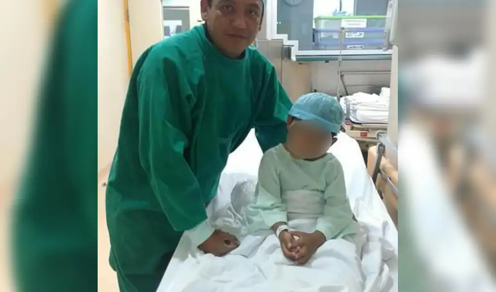 Hombre se gana la vida vendiendo caramelos en los buses, pero dinero no le alcanza. Foto: difusión