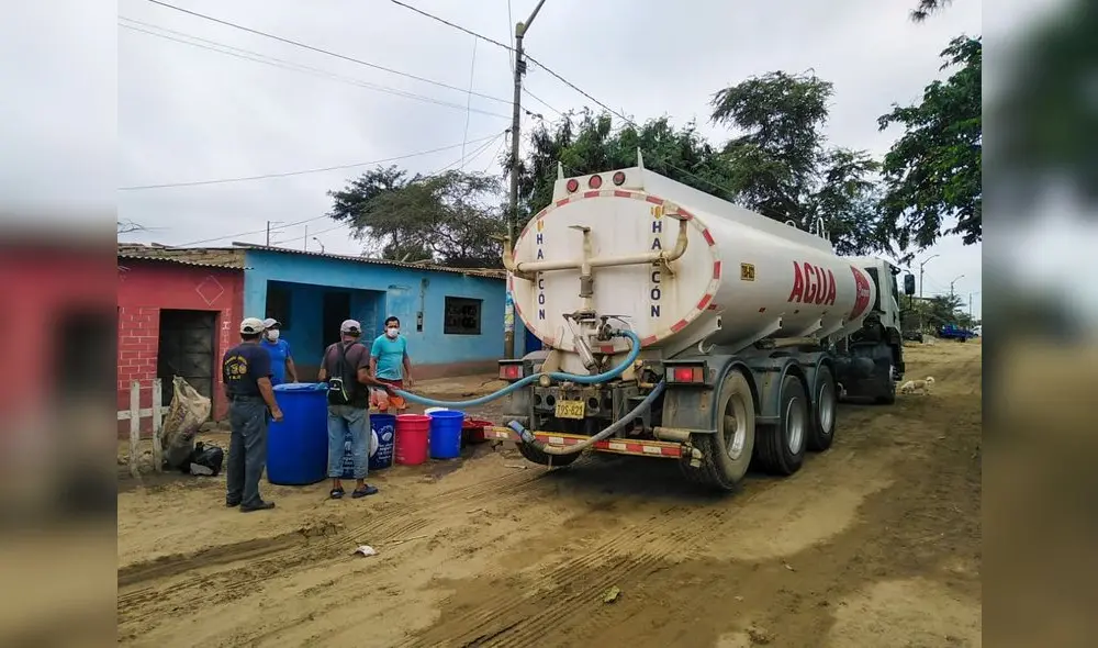 La Asociación de Agricultores Agroexportadores de Terrenos de Chavimochic prestó dos cisternas. Foto: cortesía.