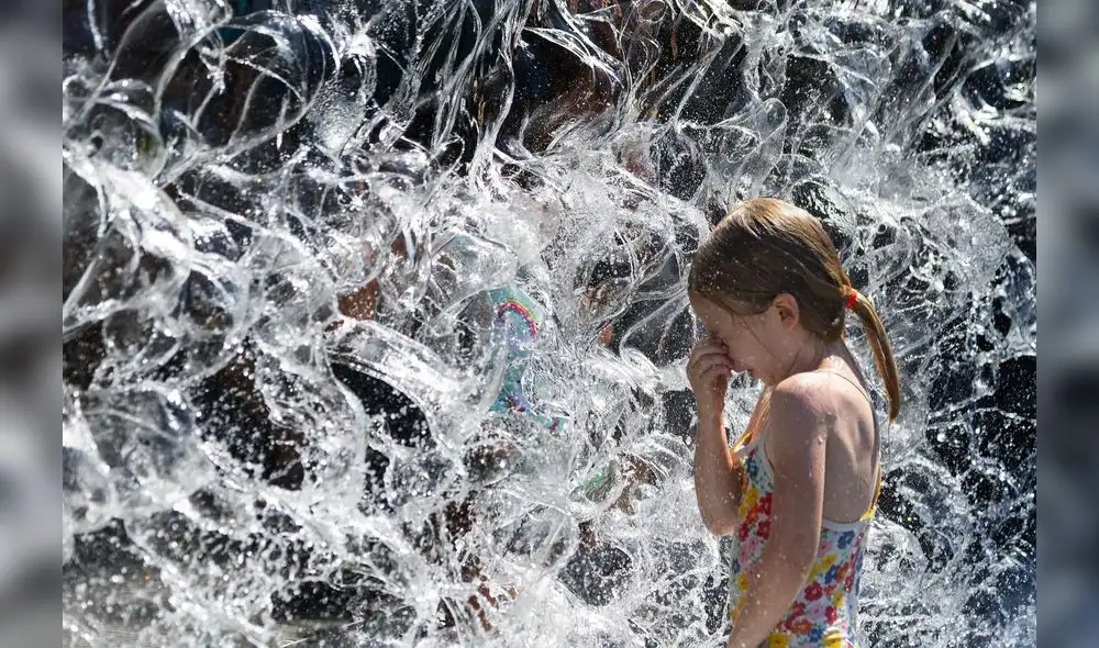 El termómetro llegó a marcar hoy 39C, después de que el domingo al atardecer la ciudad de Seattle registrase una máxima de 40C, en el día más caluroso desde 1945. Foto: AFP El termómetro llegó a marcar hoy 39C, después de que el domingo al atardecer la ciudad de Seattle registrase una máxima de 40C, en el día más caluroso desde 1945. Foto: AFP