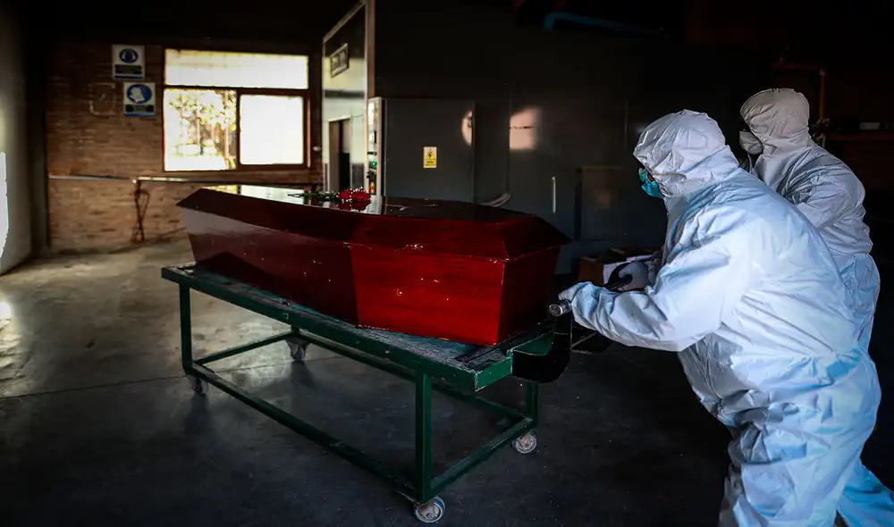 "Lo colocaron y lo transportaron en una bolsa mortuoria hasta el lugar de la cremación", agregó la Policía. Foto: EFE/referencial "Lo colocaron y lo transportaron en una bolsa mortuoria hasta el lugar de la cremación", agregó la Policía. Foto: EFE/referencial
