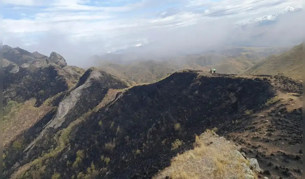 Incendio causó la destrucción de extensas áreas de vegetación. Foto: Municipalidad de Poroy