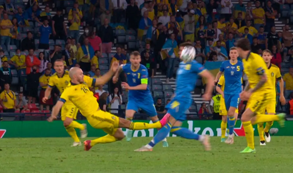 Danielson (Suecia) expulsado por criminal falta sobre Besedin (Ucrania). Foto: captura DirecTV Sports Danielson (Suecia) expulsado por criminal falta sobre Besedin (Ucrania). Foto: captura DirecTV Sports