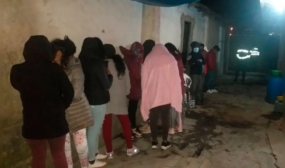 En local también se halló a otras nueve mujeres. Foto: PNP