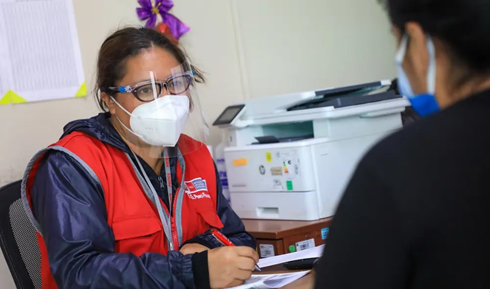 La Línea 100 incrementó el número de sus llamadas en un 135% en lo que va del 2021. Foto: MIMP La Línea 100 incrementó el número de sus llamadas en un 135% en lo que va del 2021. Foto: MIMP
