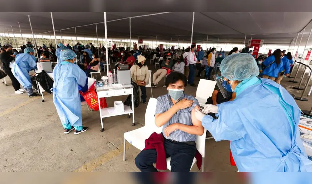 Ministro Ugarte proyecta que a mediados de julio vacunarían a personas mayores de 40 años gracias a llegada de más dosis. Foto: Minsa Ministro Ugarte proyecta que a mediados de julio vacunarían a personas mayores de 40 años gracias a llegada de más dosis. Foto: Minsa