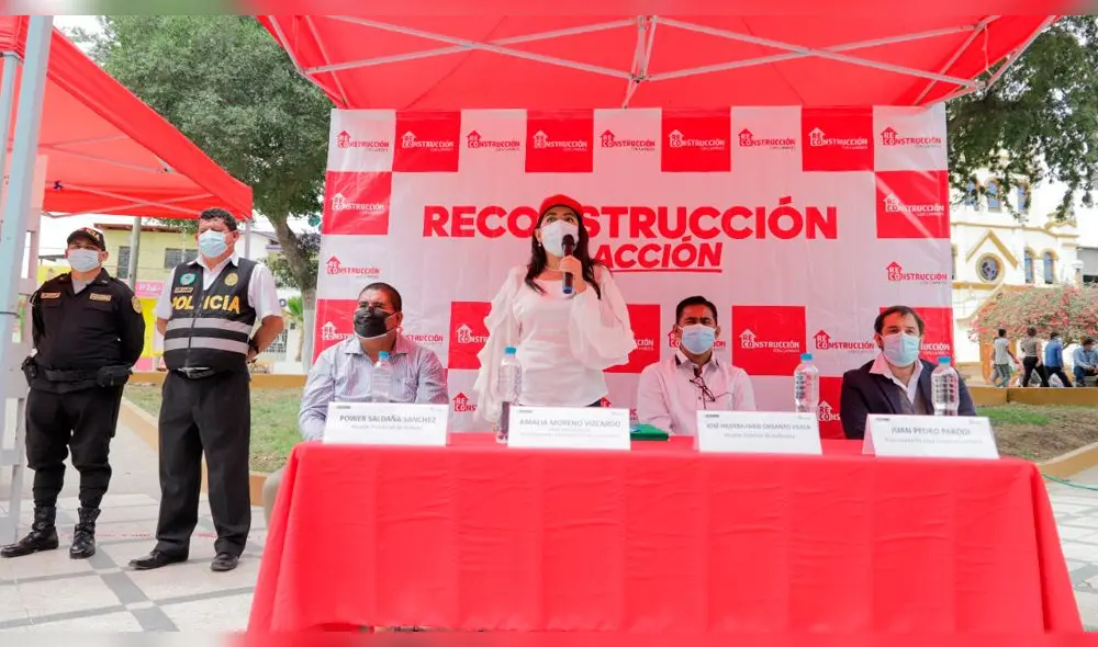 Amalia Moreno junto a los alcaldes de Sullana, Bellavista y Talara. Foto: ARCC. Amalia Moreno junto a los alcaldes de Sullana, Bellavista y Talara. Foto: ARCC.