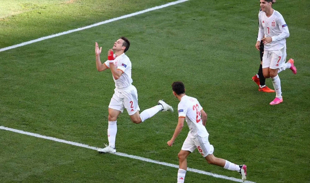 El defensa español César Azpilicueta celebra después de anotar el segundo gol en los octavos de final de la Eurocopa entre Croacia y España. Foto: AFP El defensa español César Azpilicueta celebra después de anotar el segundo gol en los octavos de final de la Eurocopa entre Croacia y España. Foto: AFP