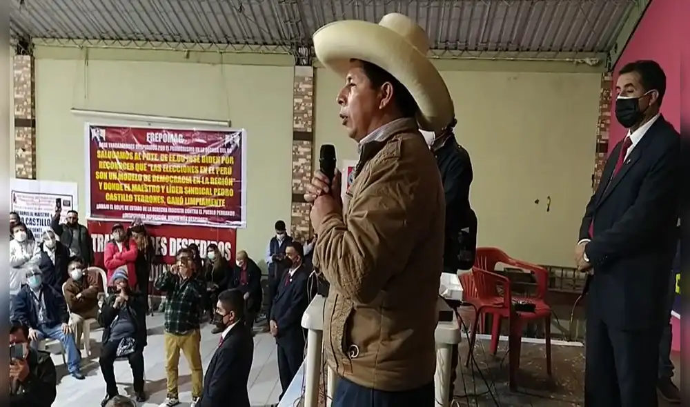 Castillo se reunió con simpatizantes de Perú Libre en un local partidario. Foto: captura Facebook
