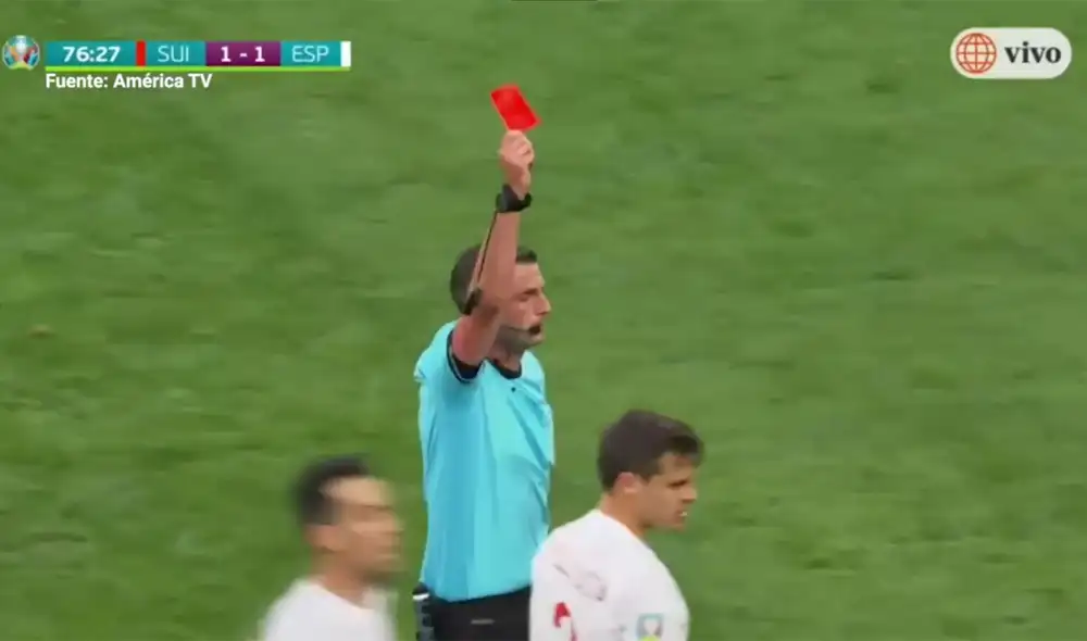 El jugador suizo se barrió y provocó su expulsión. Foto: captura de América TV