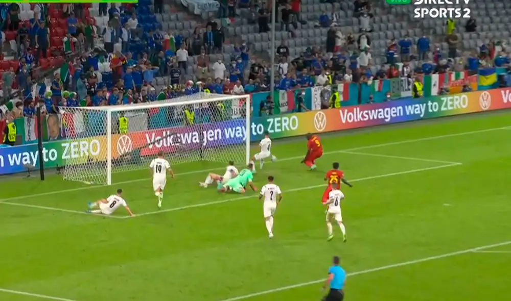 Romelu Lukaku casi decreta su doblete con Bélgica ante Italia por los cuartos de final de la Eurocopa 2021. Foto: captura DirecTV Sports