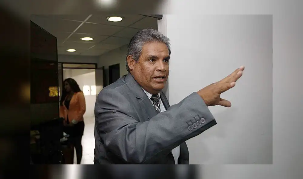 Marco Chauca era el encargado de dar cuenta de todo lo que ocurría con el transporte interprovincial de Arequipa. Foto: Iletrados Noticias Marco Chauca era el encargado de dar cuenta de todo lo que ocurría con el transporte interprovincial de Arequipa. Foto: Iletrados Noticias