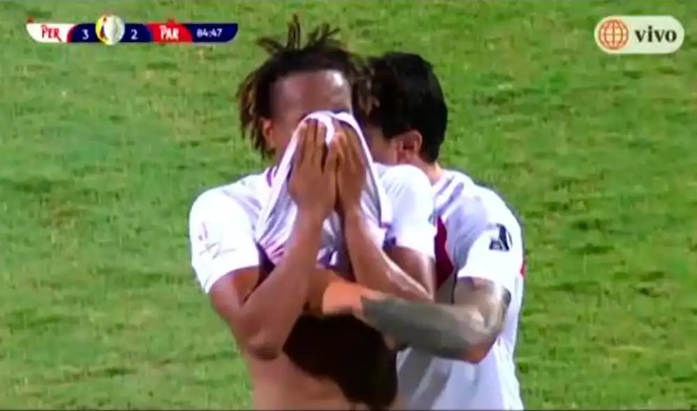 Andre Carrillo tras su expulsión. Foto: captura de América Andre Carrillo tras su expulsión. Foto: captura de América