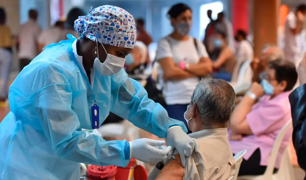 La directora de la OPS aseguró que las vacunas siguen siendo efectivas contra la COVID-19 a pesar de la circulación de nuevas variantes. Foto: EFE