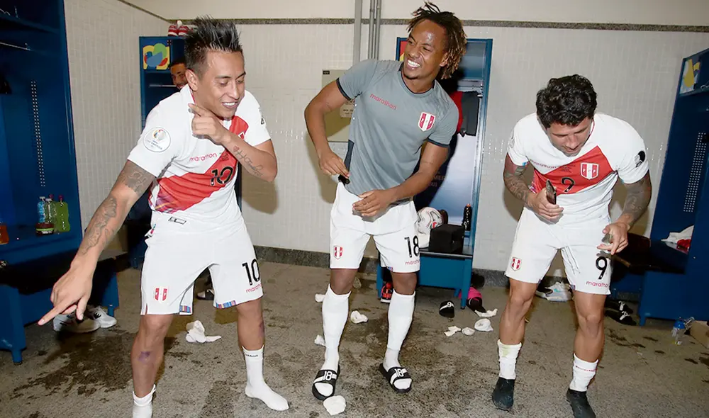 Felices. Cueva, Carrillo y Lapadula celebran bailando. Foto: FPF