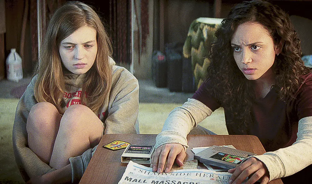 Sam y Deena. Olivia Scott (Sam) y Kiana Madeira (Deena). Foto: Netflix