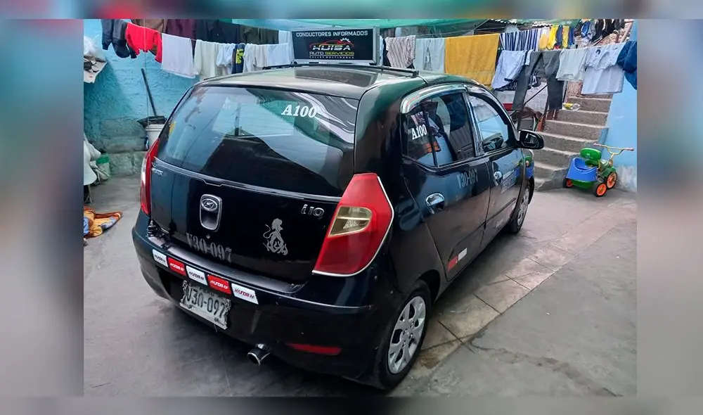 Vehículo tenía incluso un casquete de una empresa falsa de taxi. Foto: difusión PNP Vehículo tenía incluso un casquete de una empresa falsa de taxi. Foto: difusión PNP