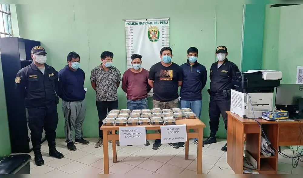 Los sujetos permanecen detenidos para investigación de la PNP. Foto: PNP Los sujetos permanecen detenidos para investigación de la PNP. Foto: PNP