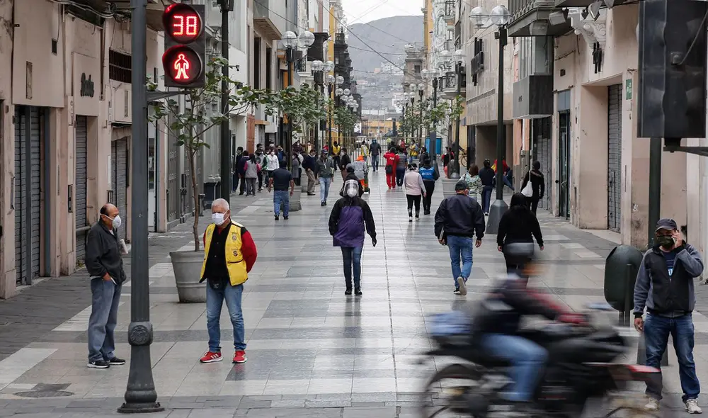 Lima y Callao están dentro de las regiones con nivel de riesgo alto y este domingo no tienen inmovilización social obligatoria. Foto: Antonio Melgarejo / GLR