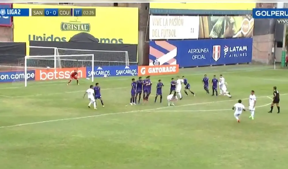 Carlos Preciado abrió la cuenta desde un tiro libre. Foto: Gol Perú