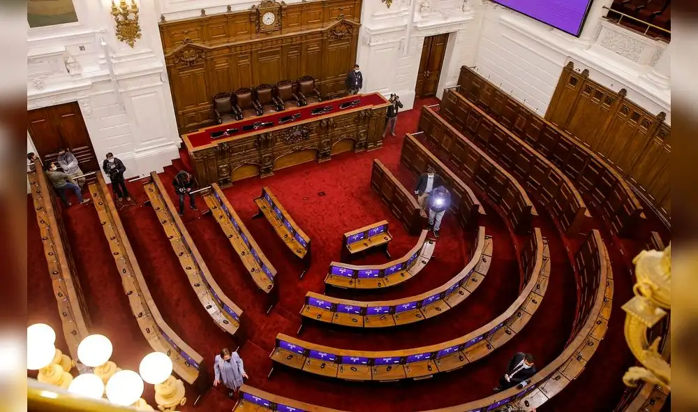 Vista del interior de la sede del Congreso Nacional en Santiago que albergará a 155 electores que redactarán la nueva Constitución chilena. Foto: AFP Vista del interior de la sede del Congreso Nacional en Santiago que albergará a 155 electores que redactarán la nueva Constitución chilena. Foto: AFP