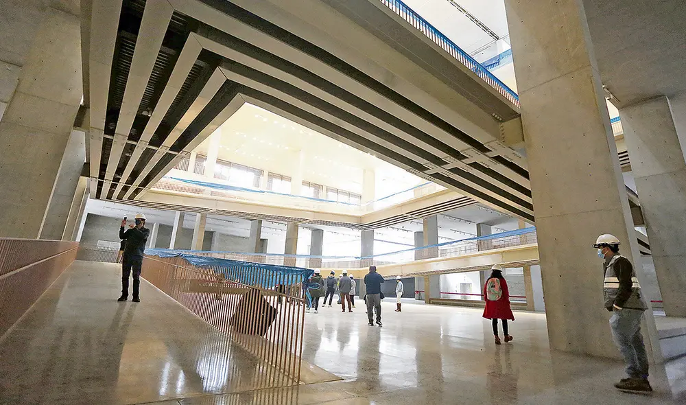 Interiores. La imagen panorámica muestra el extenso patio que tiene el Museo Nacional del Perú (MUNA). Foto: Félix Contreras/La República Interiores. La imagen panorámica muestra el extenso patio que tiene el Museo Nacional del Perú (MUNA). Foto: Félix Contreras/La República