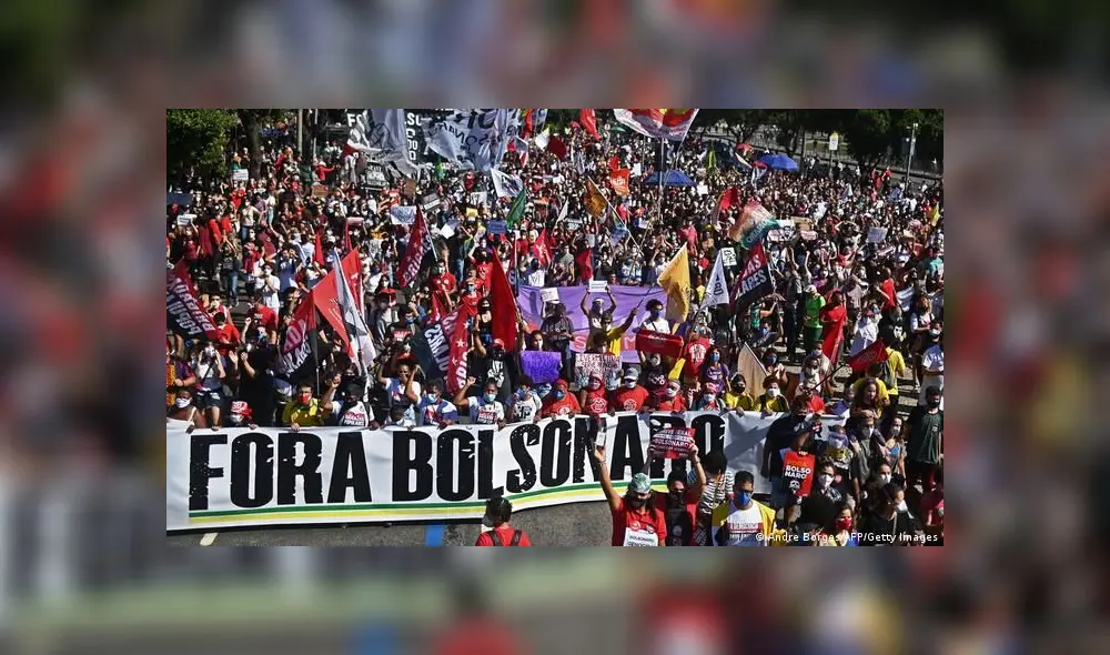 Cientos de opositores del presidente de Brasil, Jair Bolsonaro, durante una protesta contra su Gobierno, en Río de Janeiro, Foto: AFP