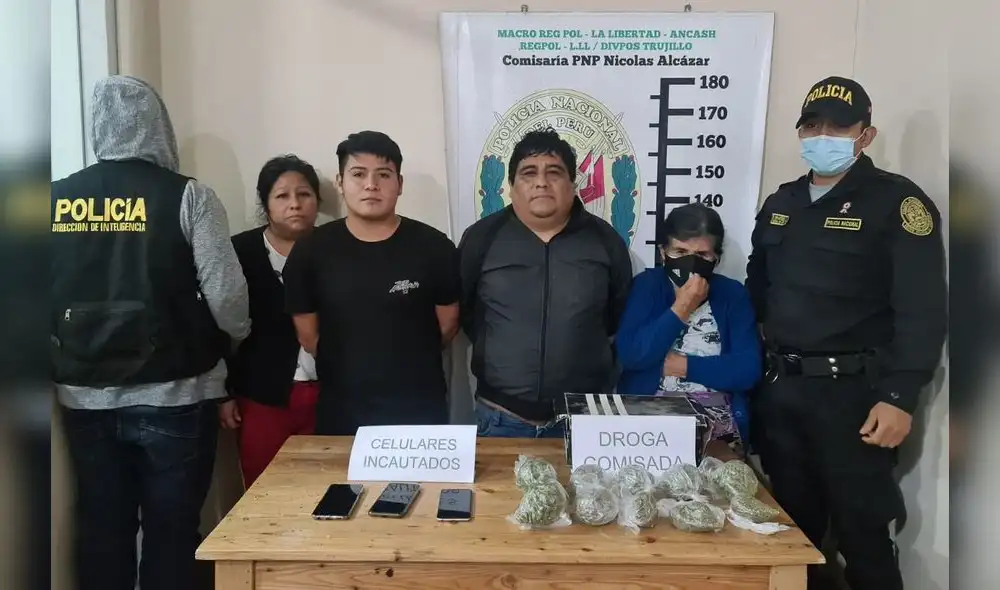 Según la Policía, los cuatro detenidos son de la banda delincuencial Los Cruceros de Libertad. Foto: PNP