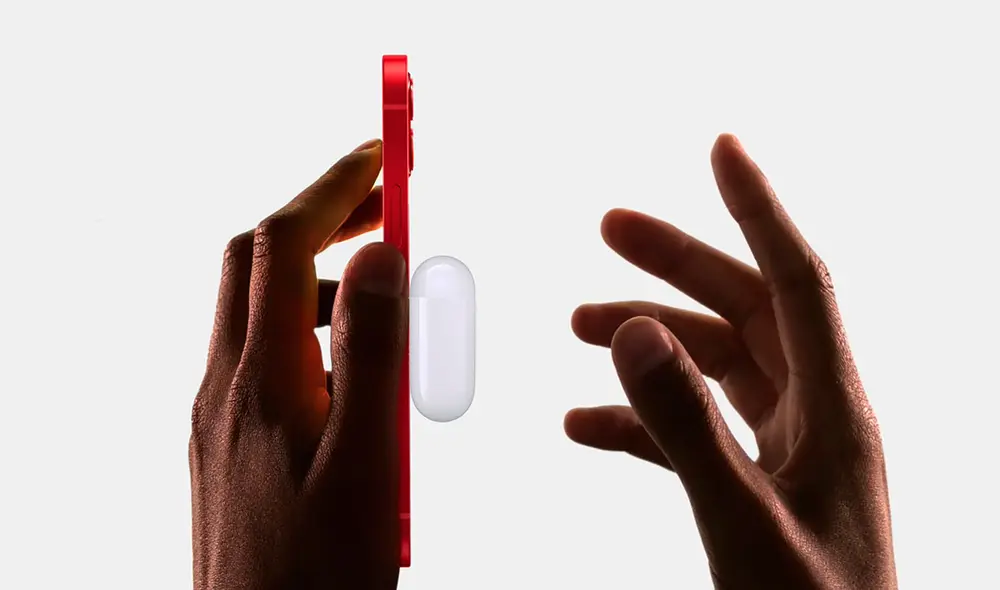 Según la filtración, los iPhone 13 tendrían un imán más potente que permitirá cargar otros dispositivos, como un AirPod. Foto: iPadizate