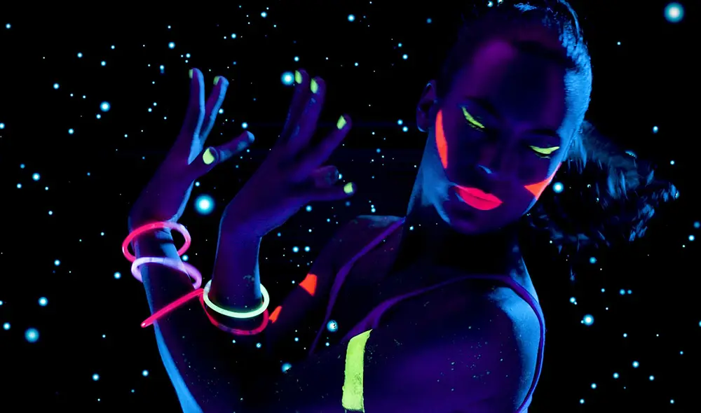 Elisa Tenaud creo e interpretó la coreografía del cuarto single de Chiwako, "Bailar". Foto:  Chiwako / Instagram