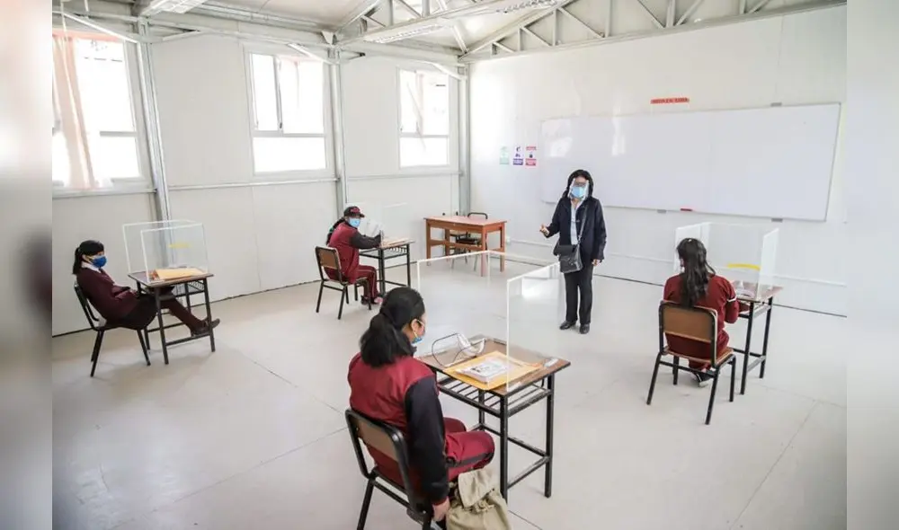 Docentes esperan retonar a clases vacunados. Foto: Andina.