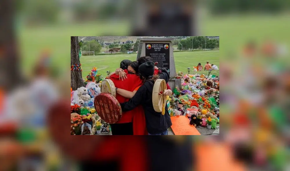 Un total de 751 niños indígenas enterrados en el anonimato absoluto fueron descubiertos debajo de una escuela  católica en Canadá. Foto: AFP