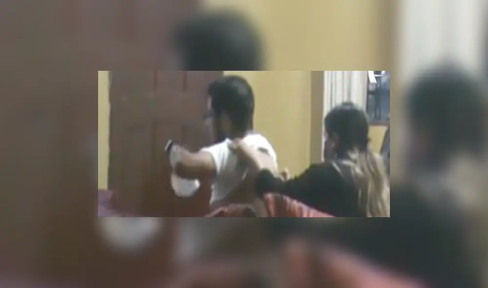 Mujer no realizaba pruebas de descarte y recetaba fármacos. Foto: Panamericana/captura