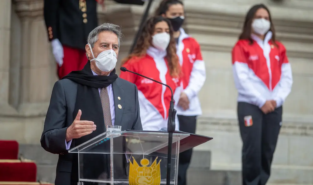 Francisco Sagasti participó en la ceremonia de entrega de bandera y despedida a la delegación peruana de Tokio 2020. Foto: Presidencia Perú