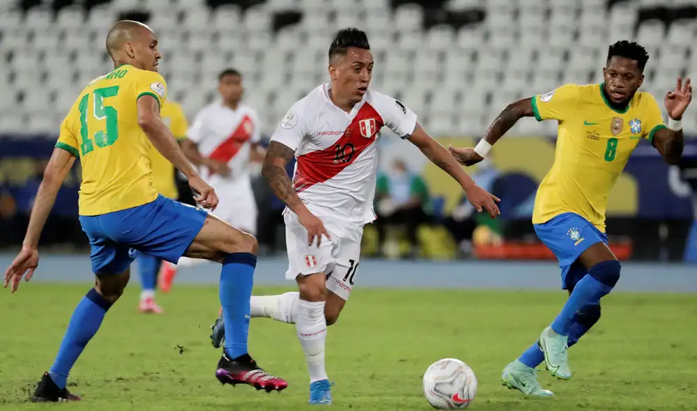 Christian Cueva tiene en su registro un gol ante el Scratch. Foto: EFE