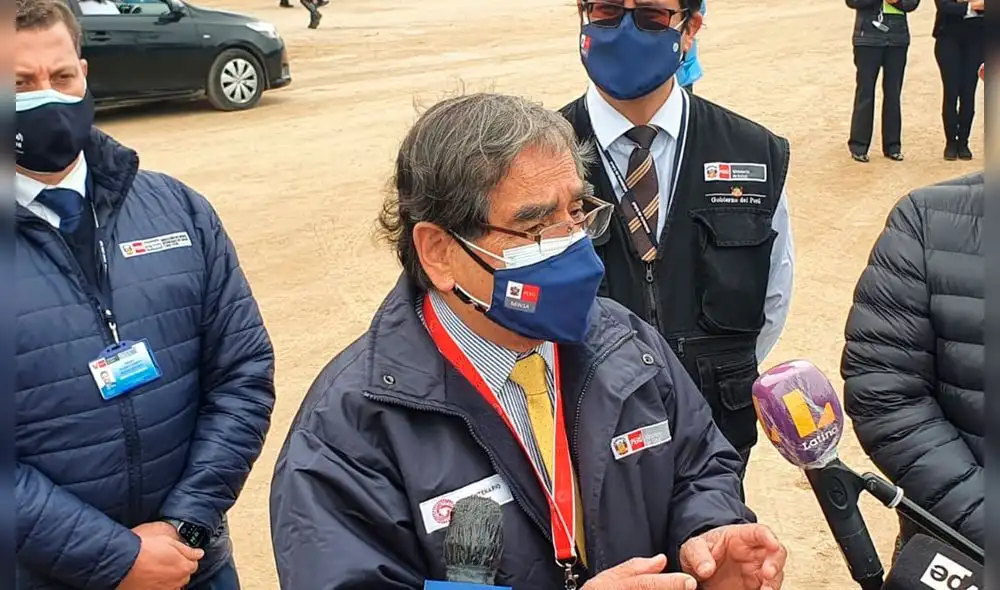 El funcionario brindó una conferencia de prensa en el vacuna car de Agua Dulce. Foto: María Pía Ponce/ URPI-LR El funcionario brindó una conferencia de prensa en el vacuna car de Agua Dulce. Foto: María Pía Ponce/ URPI-LR