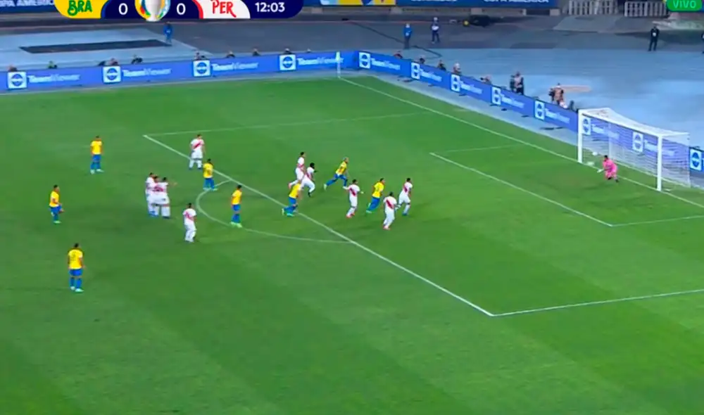 Pedro Gallese y una doble intervención ante potente disparo de Casemiro. Foto: captura DirecTV Sports Pedro Gallese y una doble intervención ante potente disparo de Casemiro. Foto: captura DirecTV Sports