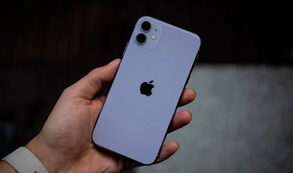 Este iPhone se lanzaría en 2022 y no tendría importantes características como el sensor Touch ID bajo la pantalla o cámaras de gama inferior. Foto: Hipertextual