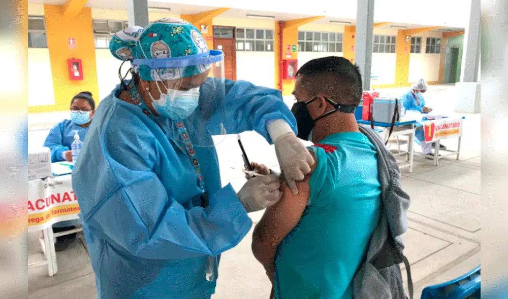 Alipio Rivas aseguró que el personal está capacitado para vacunar de manera célere a los docentes. Foto: Gerencia Regional de Salud de Lambayeque