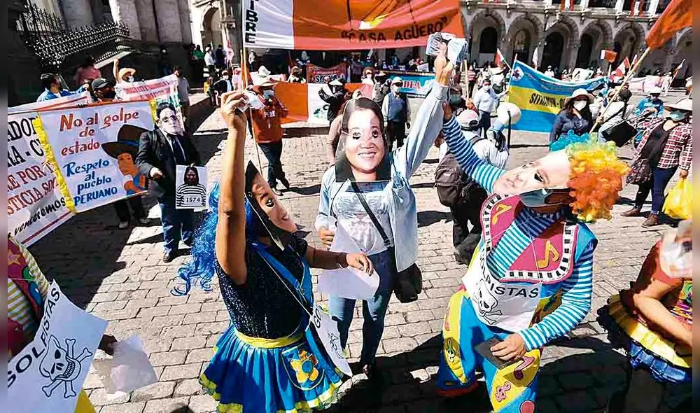 Rechazo. En Arequipa manifestantes cuestionaron que Keiko Fujimori haya trabado la proclamación de lista ganadora.