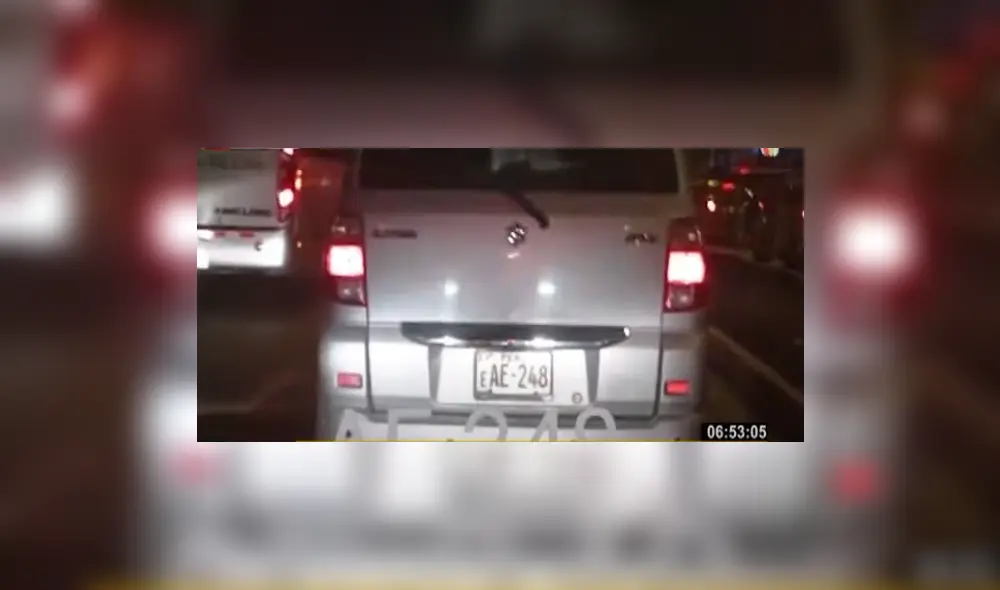 Auto no era ambulancia, por lo que no está habilitado para usar dicha vía, según PNP. Foto: captura de Buenos días Perú Auto no era ambulancia, por lo que no está habilitado para usar dicha vía, según PNP. Foto: captura de Buenos días Perú
