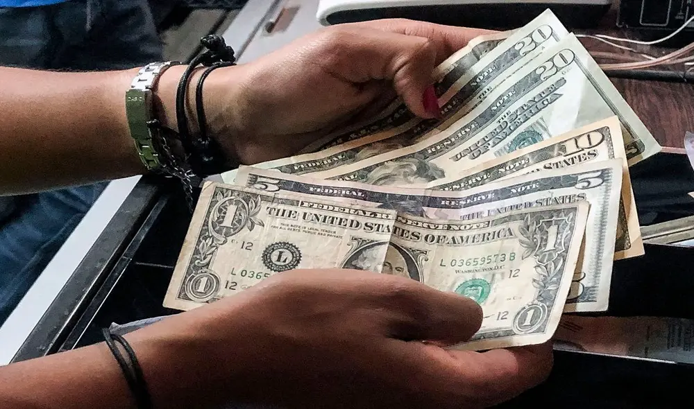 Precio del dólar en la República Bolivariana, según el Banco Central de Venezuela (BCV). Foto: AFP Precio del dólar en la República Bolivariana, según el Banco Central de Venezuela (BCV). Foto: AFP