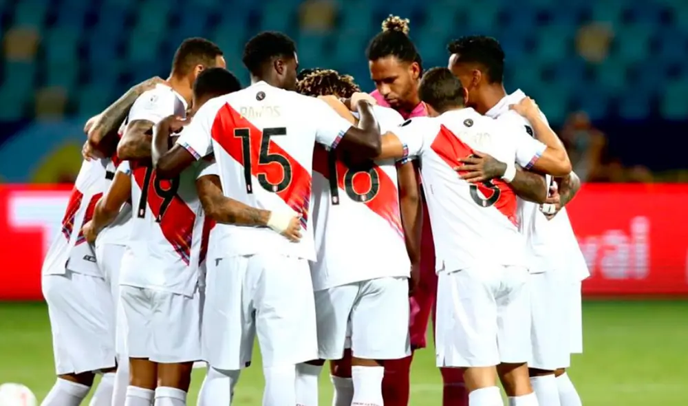 Ricardo Gareca probó a Jhilmar Lora y Marcos López por las bandas en el entrenamiento de este jueves 8 de julio. Foto: FPF Ricardo Gareca probó a Jhilmar Lora y Marcos López por las bandas en el entrenamiento de este jueves 8 de julio. Foto: FPF