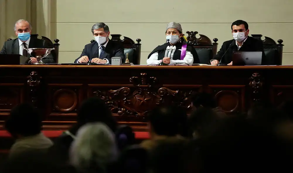 La presidenta de la Convención Constituyente, Elisa Loncón (2-i), ha sido saludada por diversas figuras de América Latina. Foto: Secretaría de la Presidencia de Chile