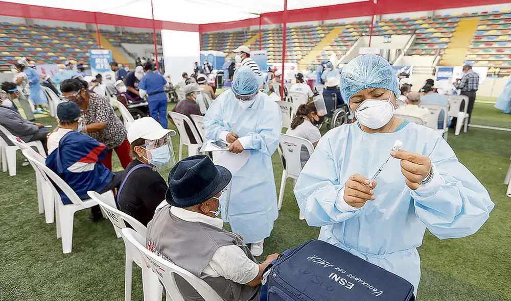 El Ministerio de Salud exhorta a las personas que pertenecen al grupo de 40 años a más a ir el día y hora que les toca. Foto: difusión El Ministerio de Salud exhorta a las personas que pertenecen al grupo de 40 años a más a ir el día y hora que les toca. Foto: difusión