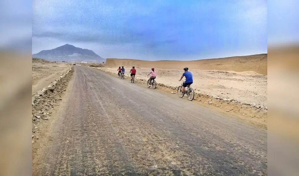 Algunos clubes de ciclistas hacen recorridos por zonas no autorizadas en Chan Chan. Foto: DDCLL Algunos clubes de ciclistas hacen recorridos por zonas no autorizadas en Chan Chan. Foto: DDCLL