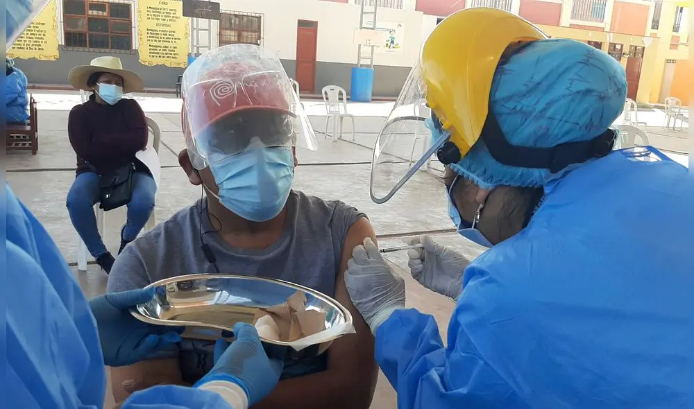 Puntos de vacunación se instalaron en Moquegua e Ilo. Foto: Geresa Puntos de vacunación se instalaron en Moquegua e Ilo. Foto: Geresa