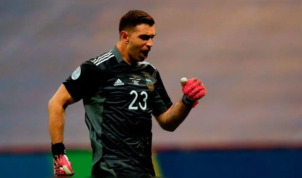 'Dibu' Martínez atajó tres penales en la tanda de eliminación ante Colombia. Foto: EFE 'Dibu' Martínez atajó tres penales en la tanda de eliminación ante Colombia. Foto: EFE