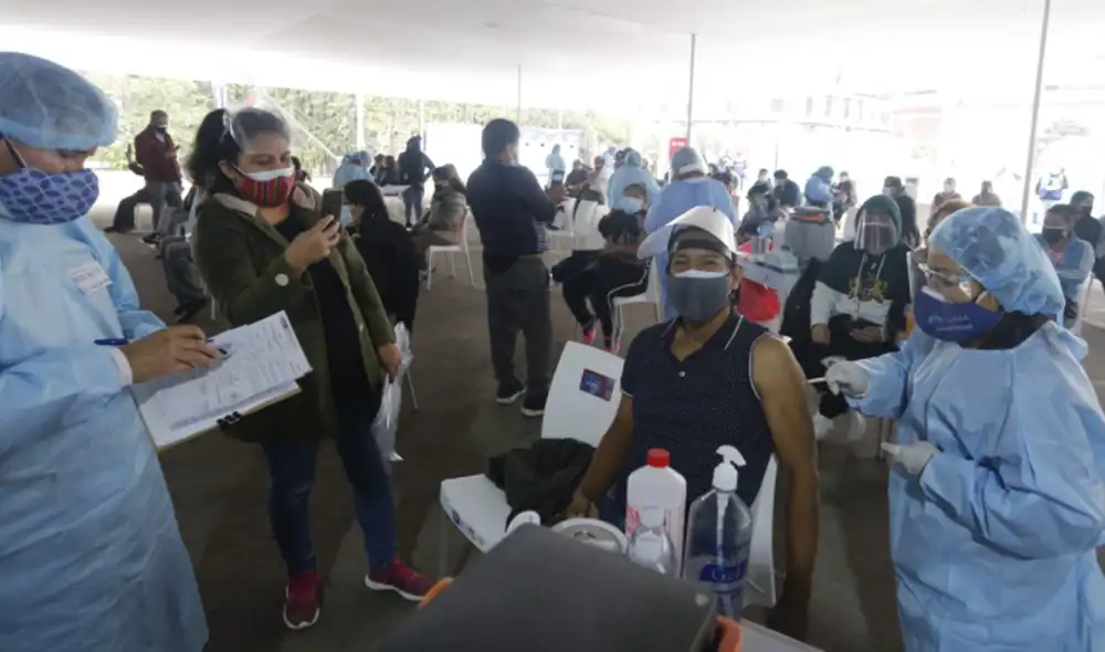 Vacunatorio del Parque de la Exposición espera aplicar de 3.000 a 4.000 dosis. Foto: Carlos Félix / La República