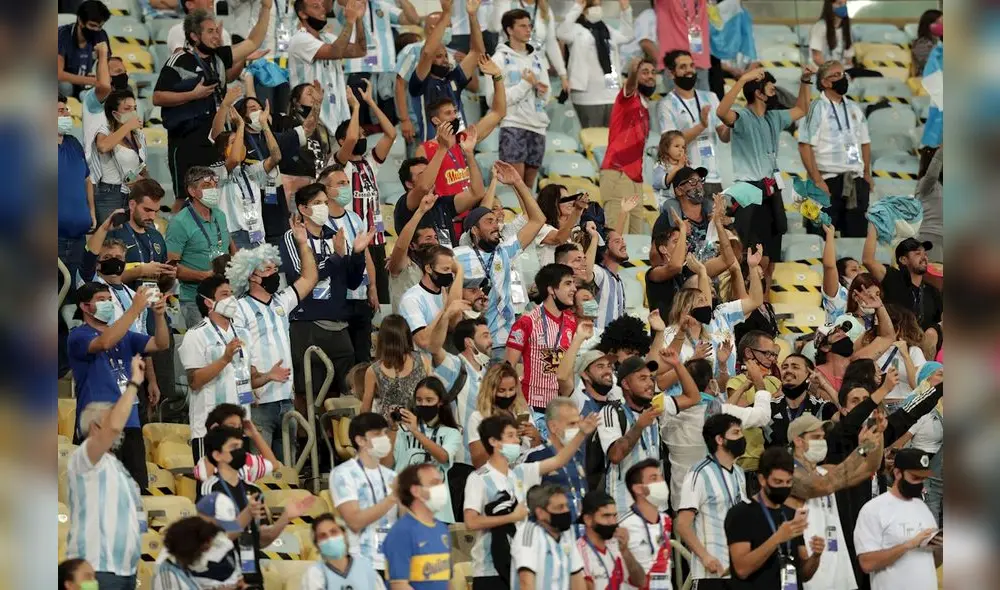 Hubo presencia de público en la final entre Argentina y Brasil. Los hinchas de la Albiceleste celebraron a lo grande. Foto: EFE Hubo presencia de público en la final entre Argentina y Brasil. Los hinchas de la Albiceleste celebraron a lo grande. Foto: EFE